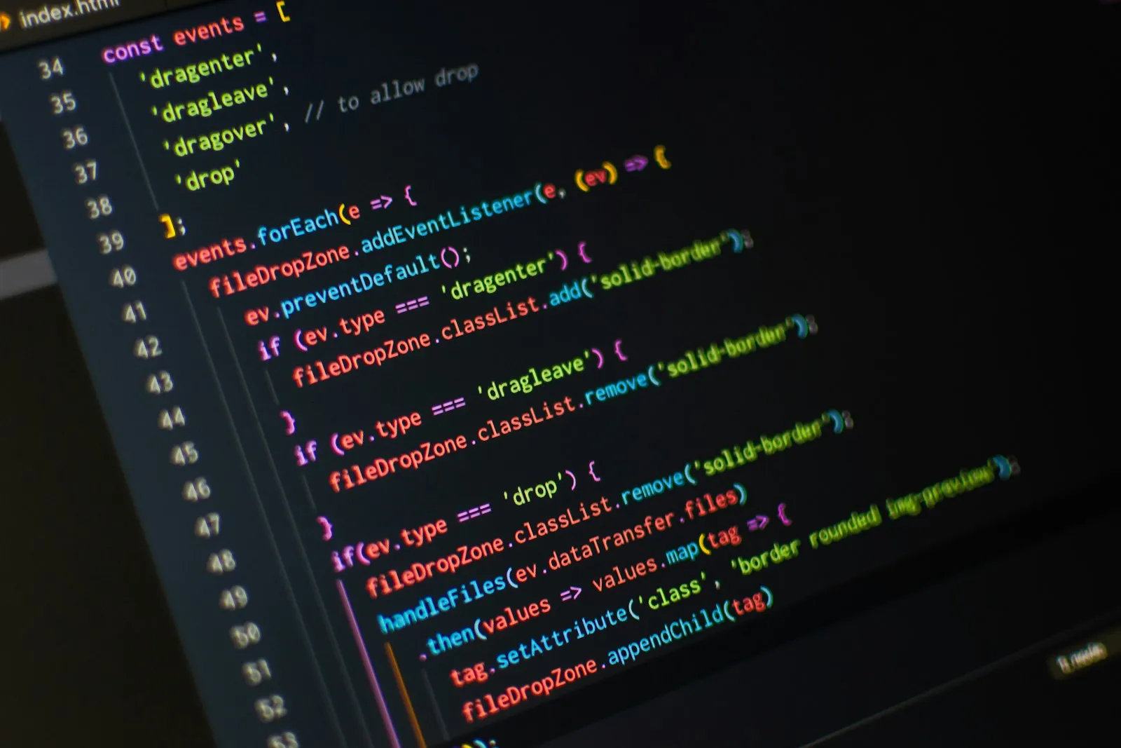 Écran de code affichant des gestionnaires d'événements JavaScript dans un fichier index.html